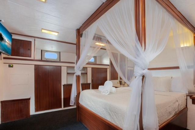 Charming Boat In Barcelona - Perfect Getaway Hotel Sant Adria de Besos Exterior foto